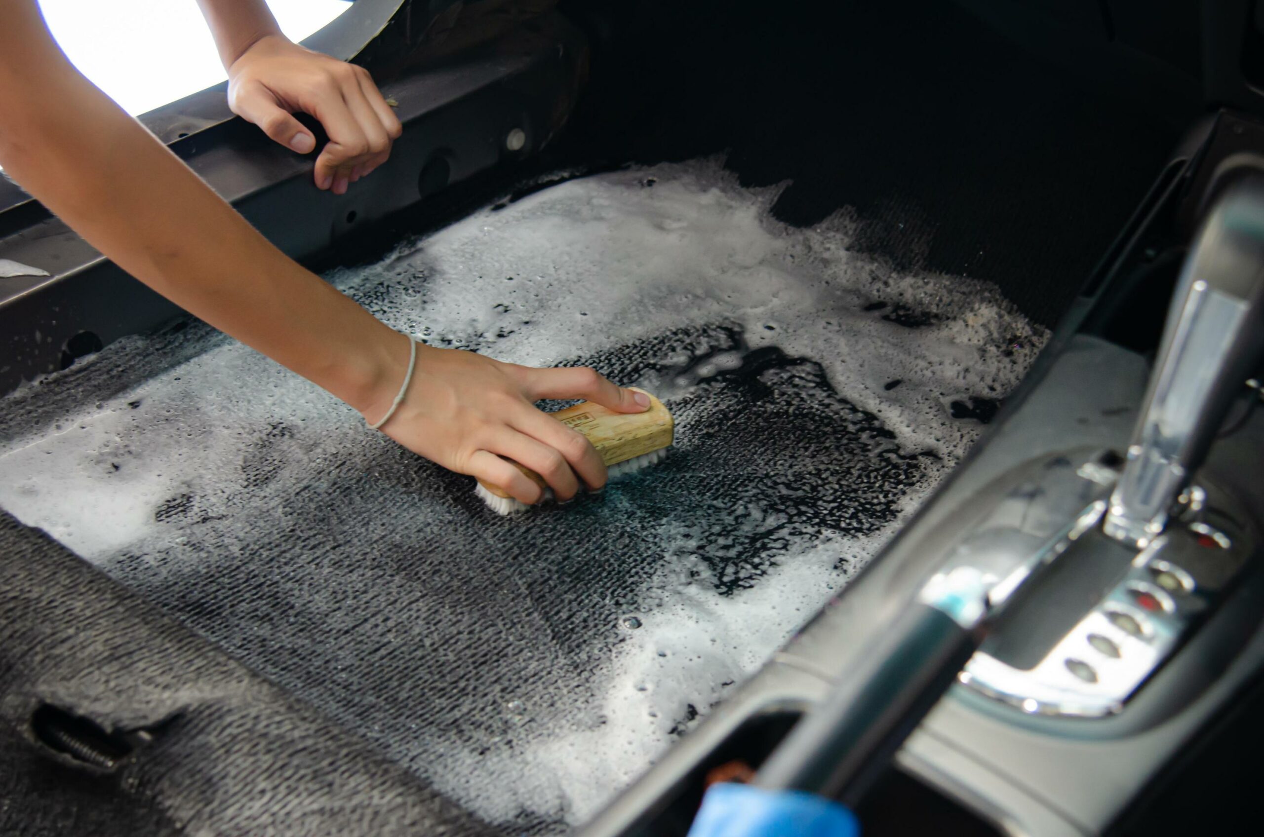 Como limpar o interior do carro