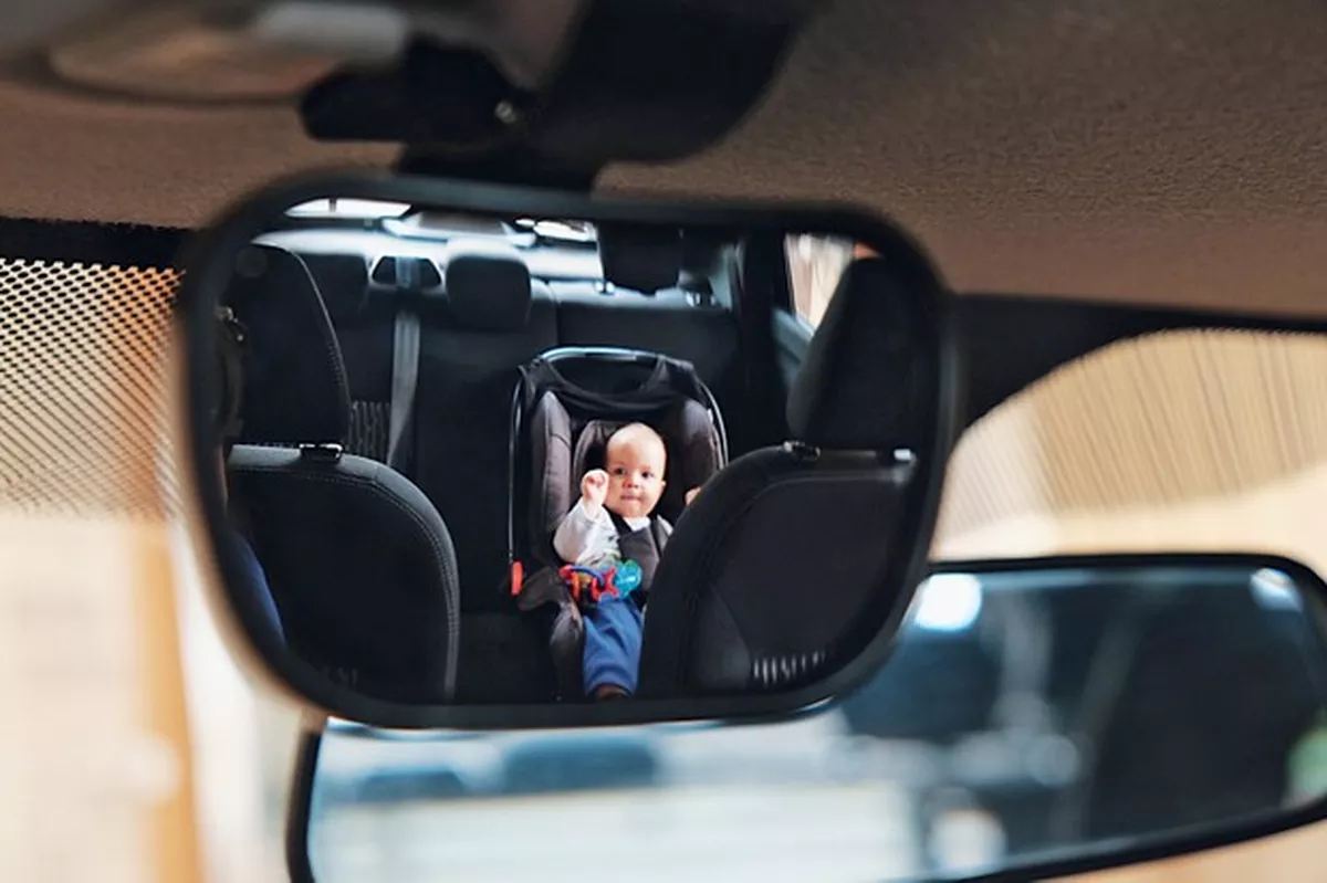 Espelho de carro para ver bebê