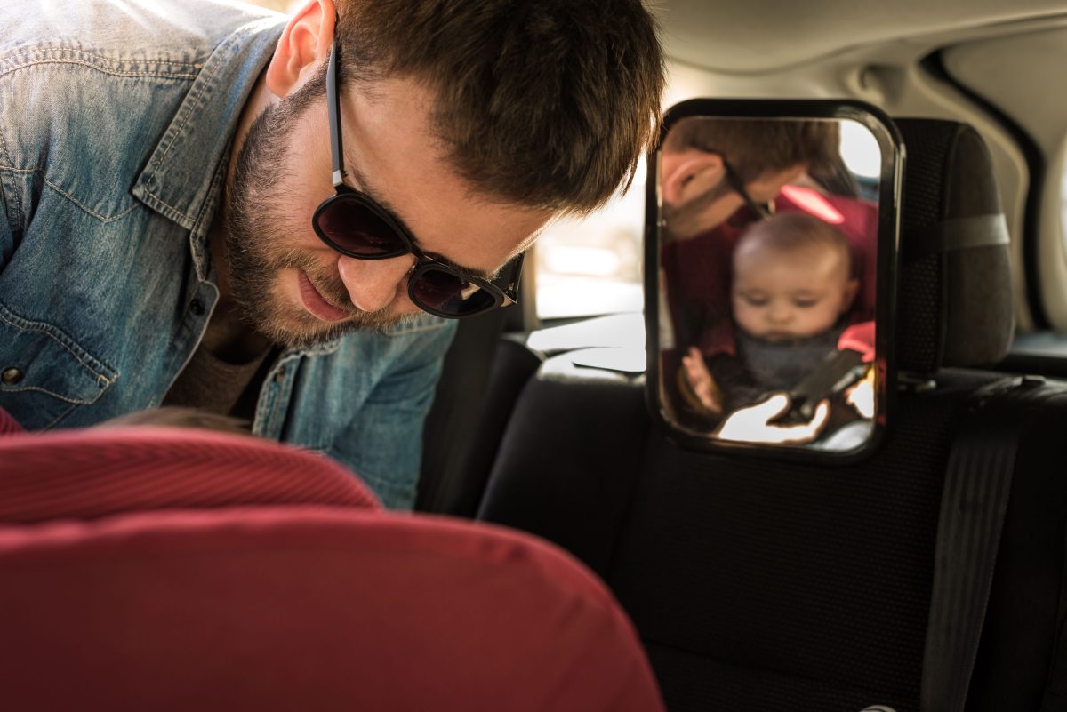Espelho de carro para ver bebê